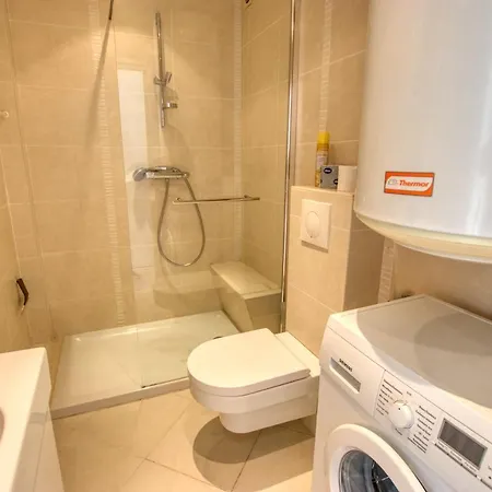 T2 Pieds Dans L'Eau,Vue Mer,Wifi,Clim Appartement Antibes