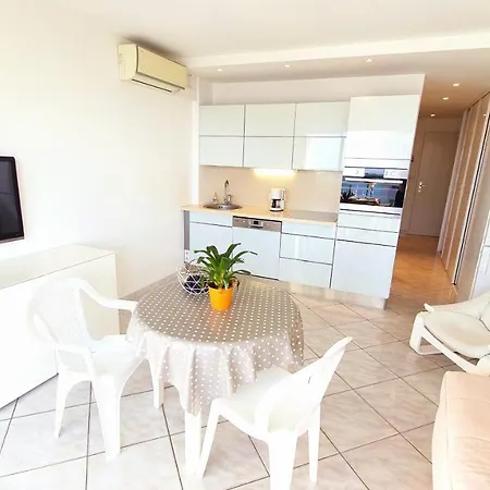T2 Pieds Dans L'Eau,Vue Mer,Wifi,Clim Appartement Antibes